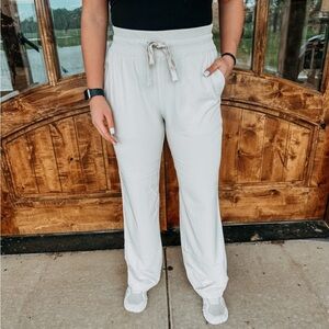 Womens Bone Oxford St Woven Dance Studio Mid Rise Full Length Pants | NEW/NWT!🪩